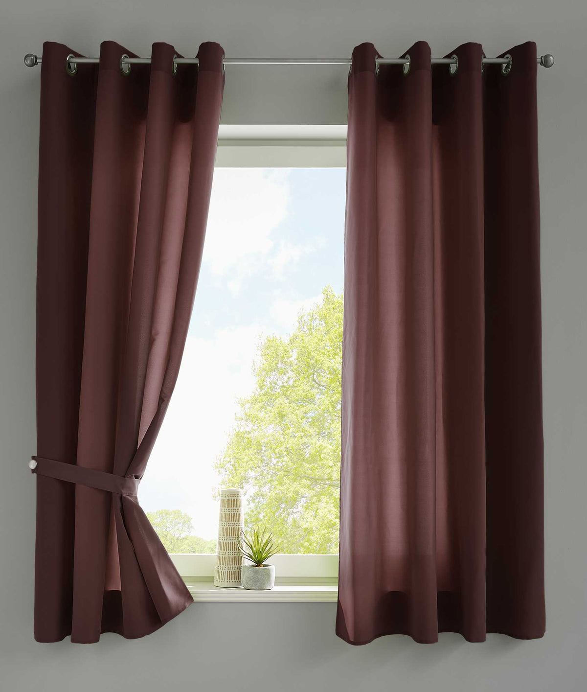 2er Set Vorhänge Schal Ösen »Berlin« Microsatin Lichtdurchlässig Uni Matt 20405N2 Braun HxB 175x140 cm Vorhang 20405N2braun-175_cf4e3e79-297f-447c-be3e-9b2bb1ae9a25 | gerdinenbox.com