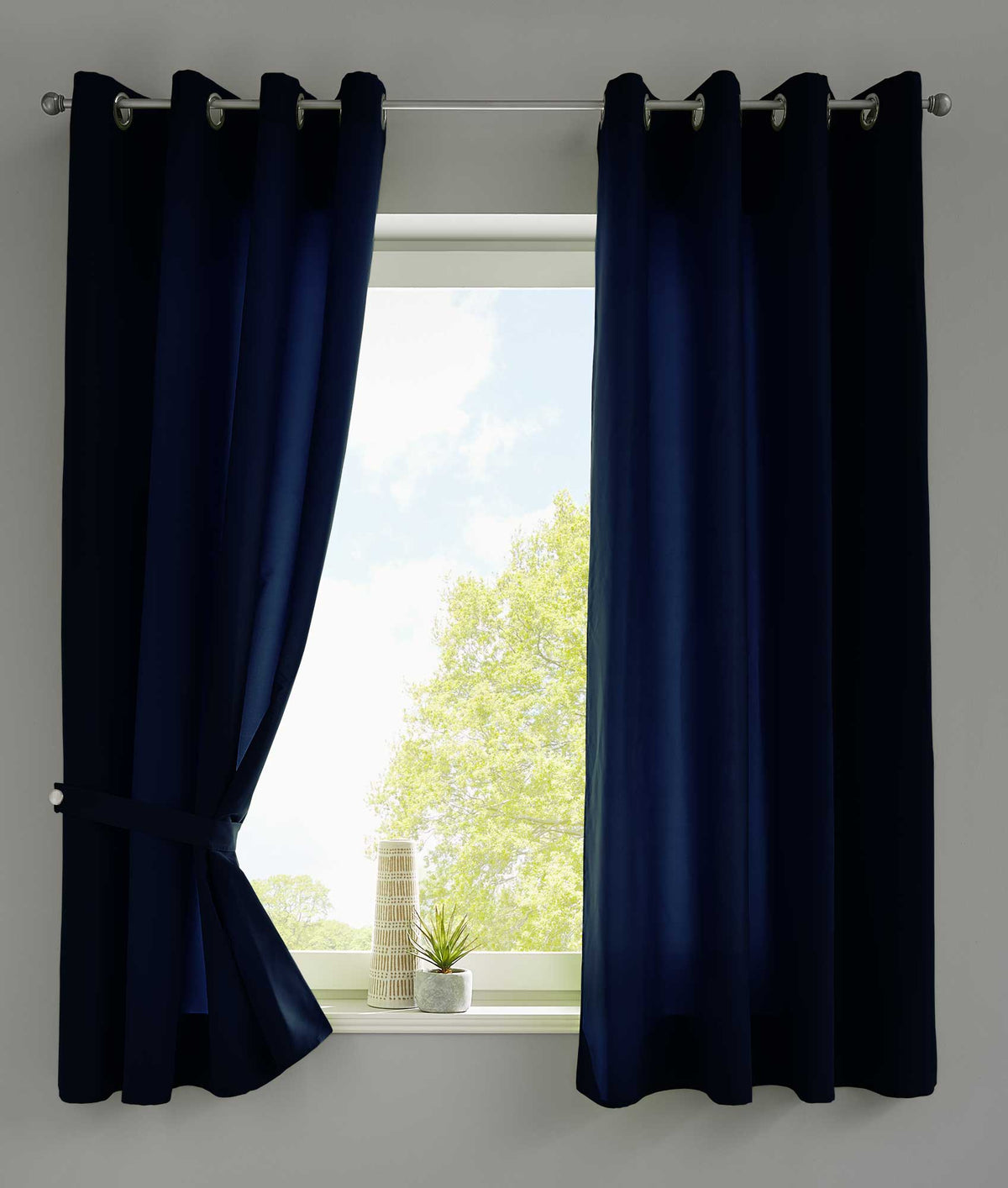 2er Set Vorhänge Schal Ösen »Berlin« Microsatin Lichtdurchlässig Uni Matt 20405N2 Dunkelblau HxB 175x140 cm Vorhang 20405N2dunkelblau-175_cc4f8e5d-06a1-4803-8cd4-2d31c6f42e66 | gerdinenbox.com