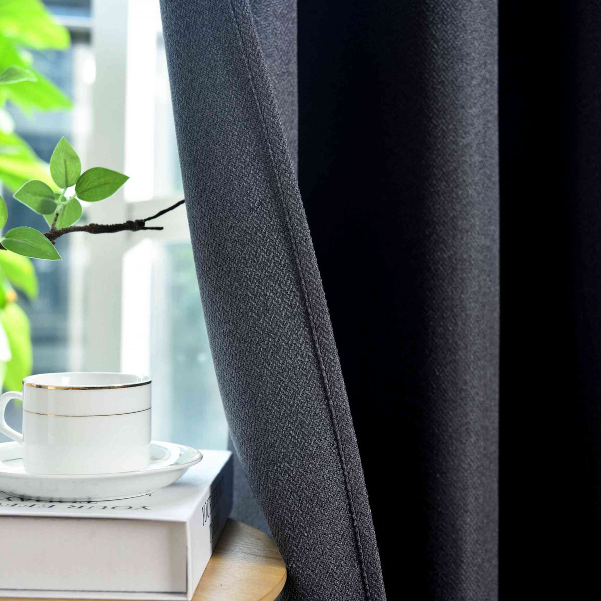 2er Set Verdunkelungsvorhänge Ösen Raffhalter 100% Verdunkelung Blackout »München Dark« Dreischichtige Bindung Fischgrätmuster 202410-2 Vorhang Img7022_a8cbda21-84e7-4402-8cf5-4fd7dcac43ce | gerdinenbox.com