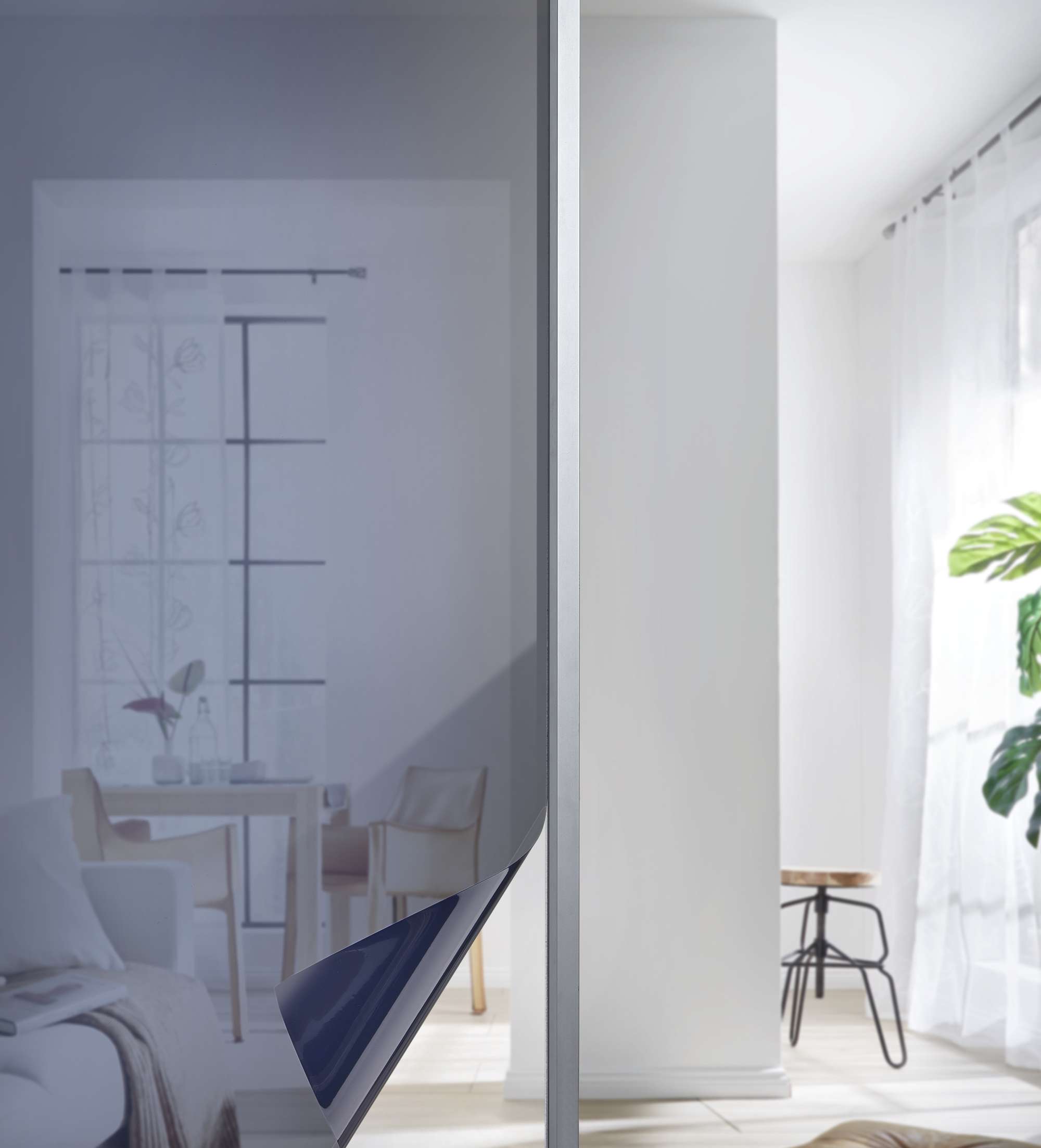 Fensterfolie selbsthaftend Sichtschutzfolie Anti-UV statische Haftung Folie selbstklebend 201916000 Solar UV Schwarz 90x200 cm Folien 201916000solar_uv_schwarz_c9d09203-a6e2-43df-b78b-c68a652042df | gerdinenbox.com