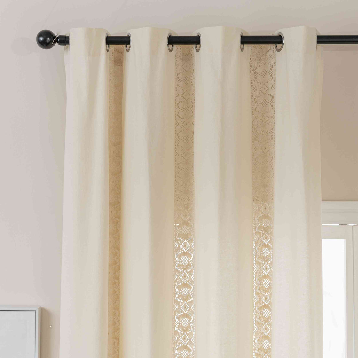 Vorhang Ösen »Osaka« HxB 245x140 cm Creme 100% Baumwolle Linenlook Makrameespitze Bommeln Raffhalter Gardinenschal 3F3A7216 | gerdinenbox.com