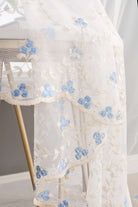 Gardine Raschel Stickerei Design »Florenz« Multiband für Gardinenschiene und Gardinenstange Elegante Fensterdekoration 2023200 Gardinenschal 593A0072 | gerdinenbox.com
