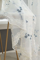 Gardine Raschel Stickerei Design »Florenz« Multiband für Gardinenschiene und Gardinenstange Elegante Fensterdekoration 2023200 Gardinenschal 593A0112 | gerdinenbox.com