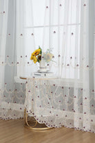 Gardine Raschel Stickerei Design »Florenz« Multiband für Gardinenschiene und Gardinenstange Elegante Fensterdekoration 2023200 Gardinenschal 593A0187 | gerdinenbox.com