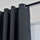 2er Set Verdunkelungsvorhänge Ösen Raffhalter 100% Verdunkelung Blackout »München Dark« Dreischichtige Bindung Fischgrätmuster 202410-2 Vorhang DSC_4291_95ef6ccc-6cbd-4a25-b841-afa91c577c77 | gerdinenbox.com